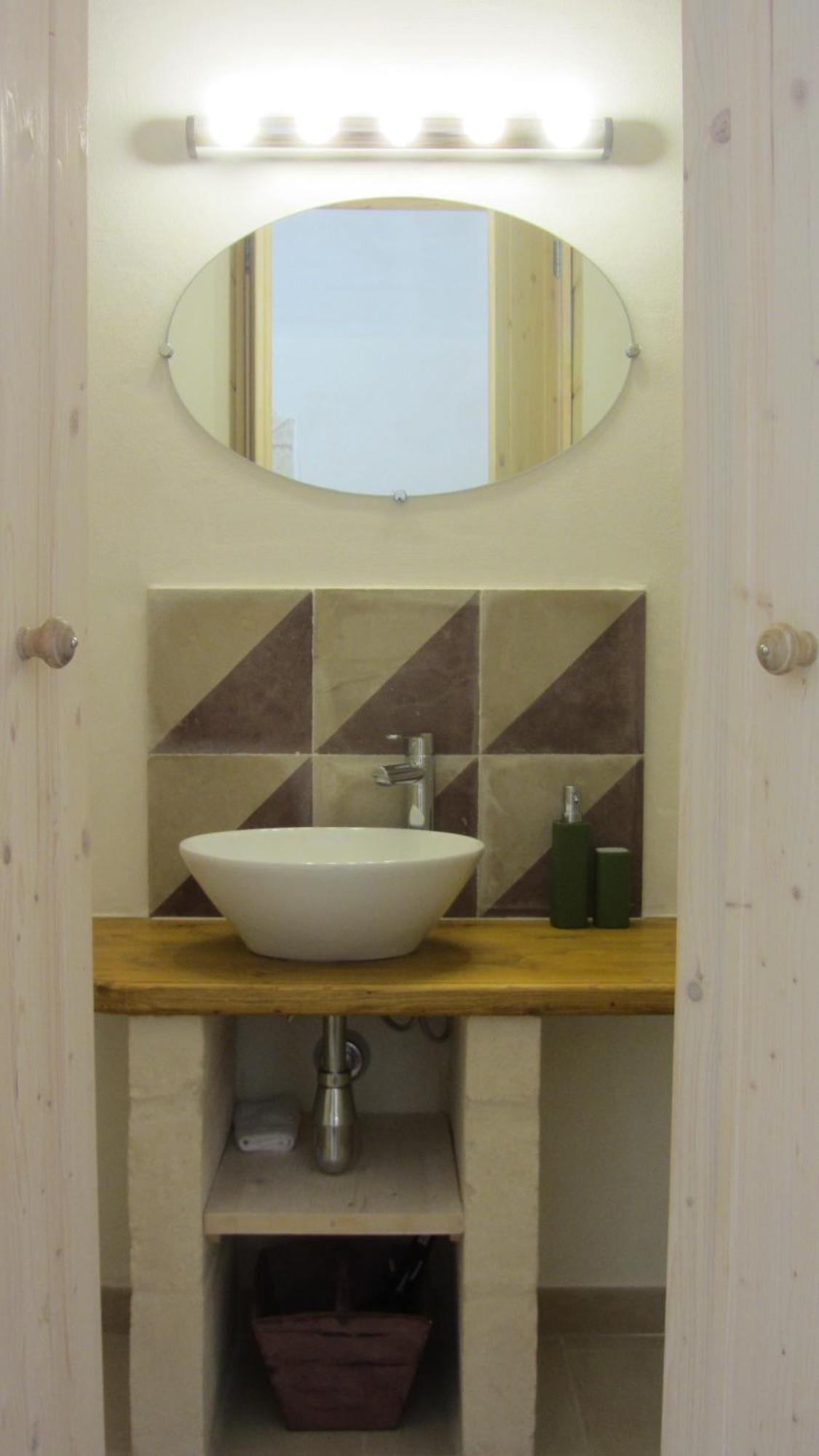 Bed and Breakfast Casa Della Scrittrice Ostuni Habitación foto